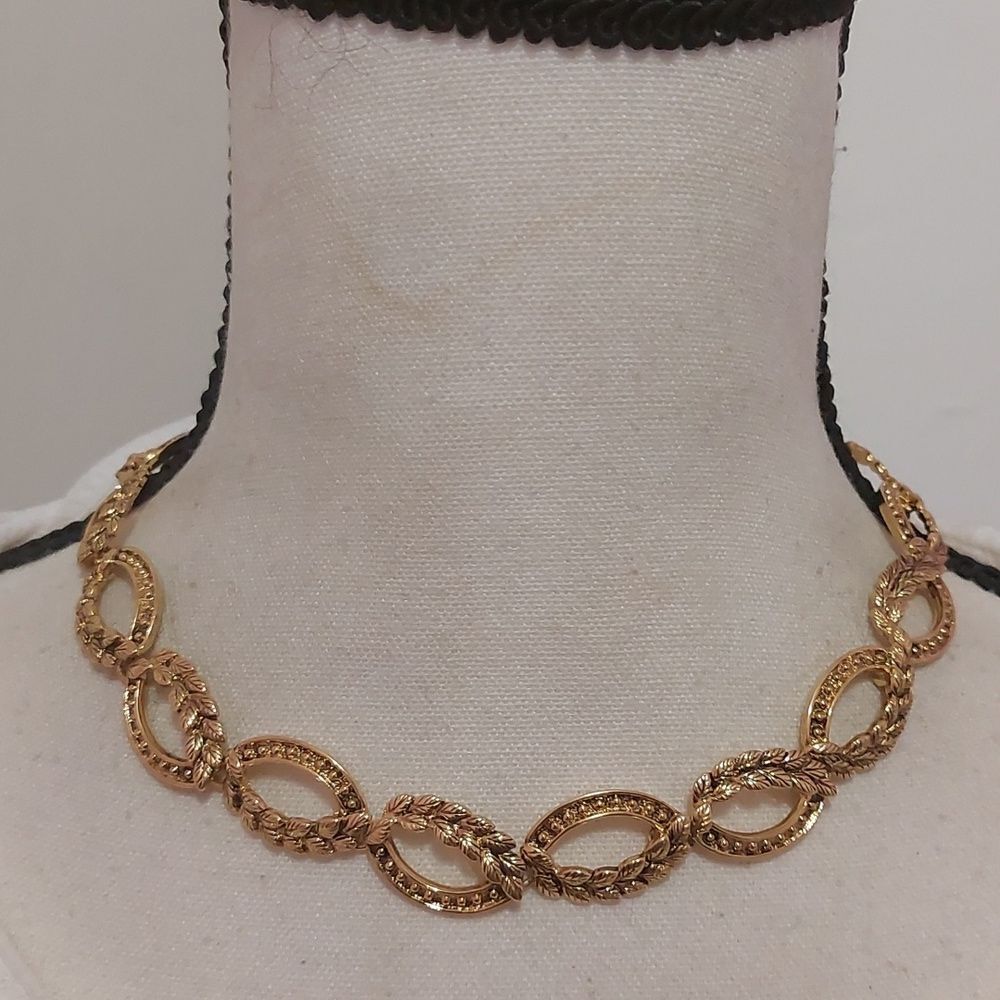 True Vintage Taiwan ROC Gold Tone Leaf Vine Link Motif Choker Necklace